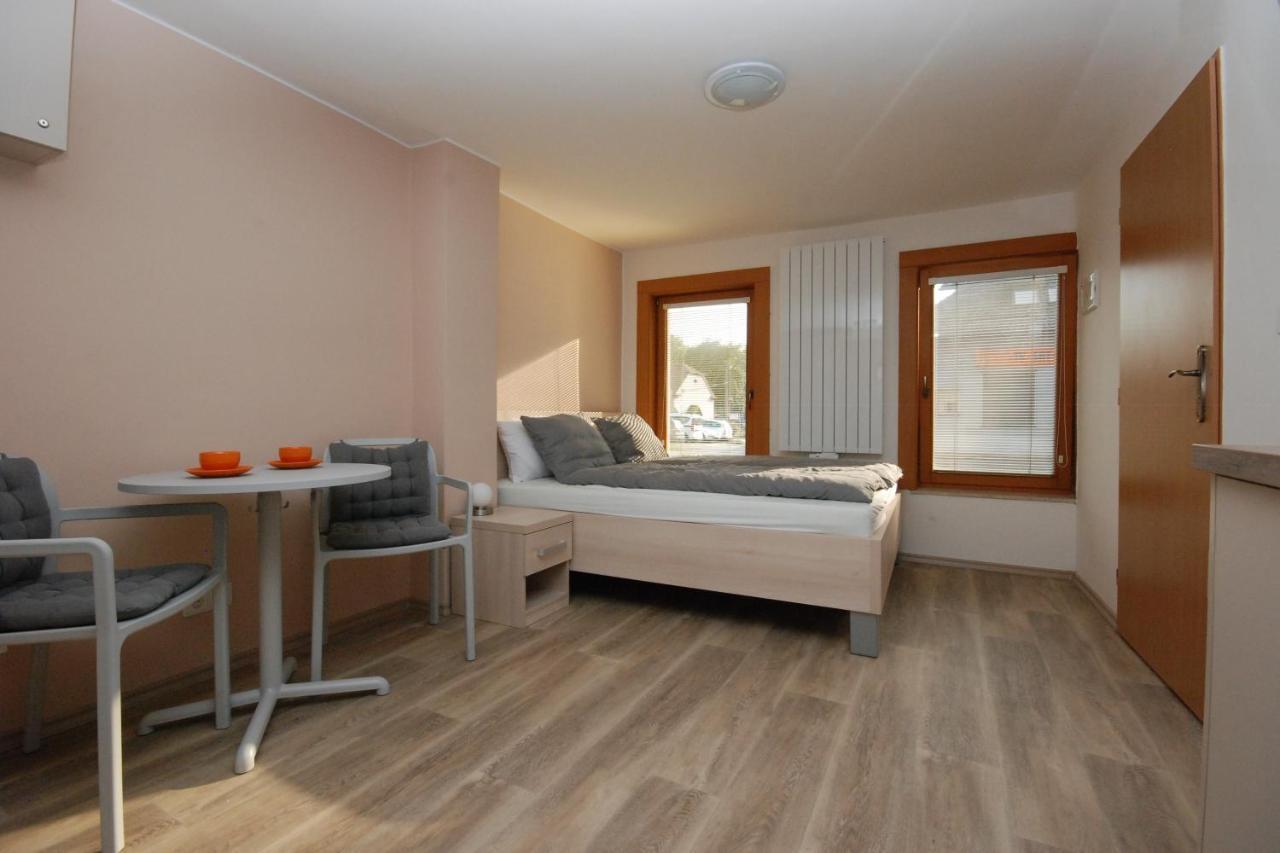Apartman Mh Břeclav Екстериор снимка